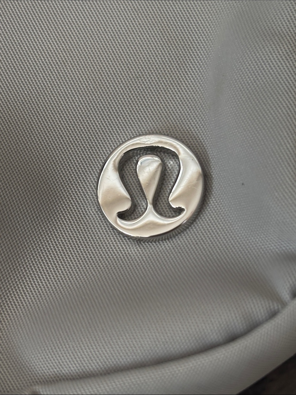 lululemon Everywhere Belt Bag Women’s Silver Gray 1L - Picture 6 of 7